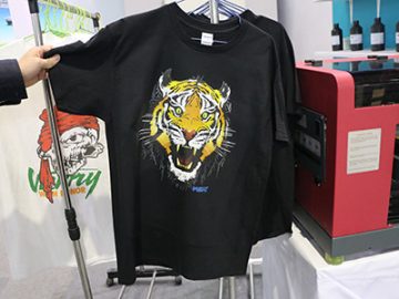 صفحه سیاه تی شرت