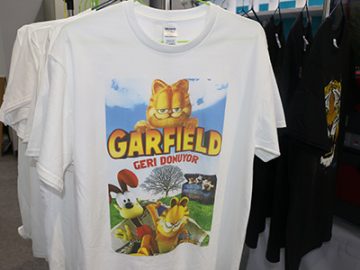 صفحه نمایش تی شرت سفید